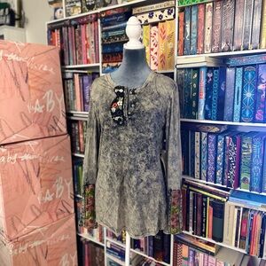 Elegant Gray Tunic with Floral Embellishments